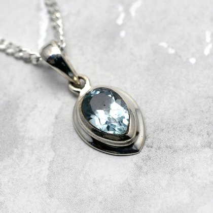 Blue Topaz & Silver Pendant - Faceted Oval Point 15mm