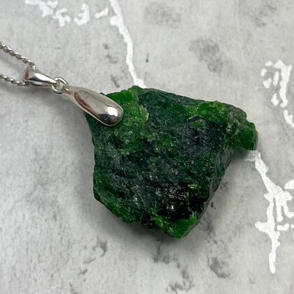 Chromian Diopside Healing Crystal 925 Silver Pendant ~28mm